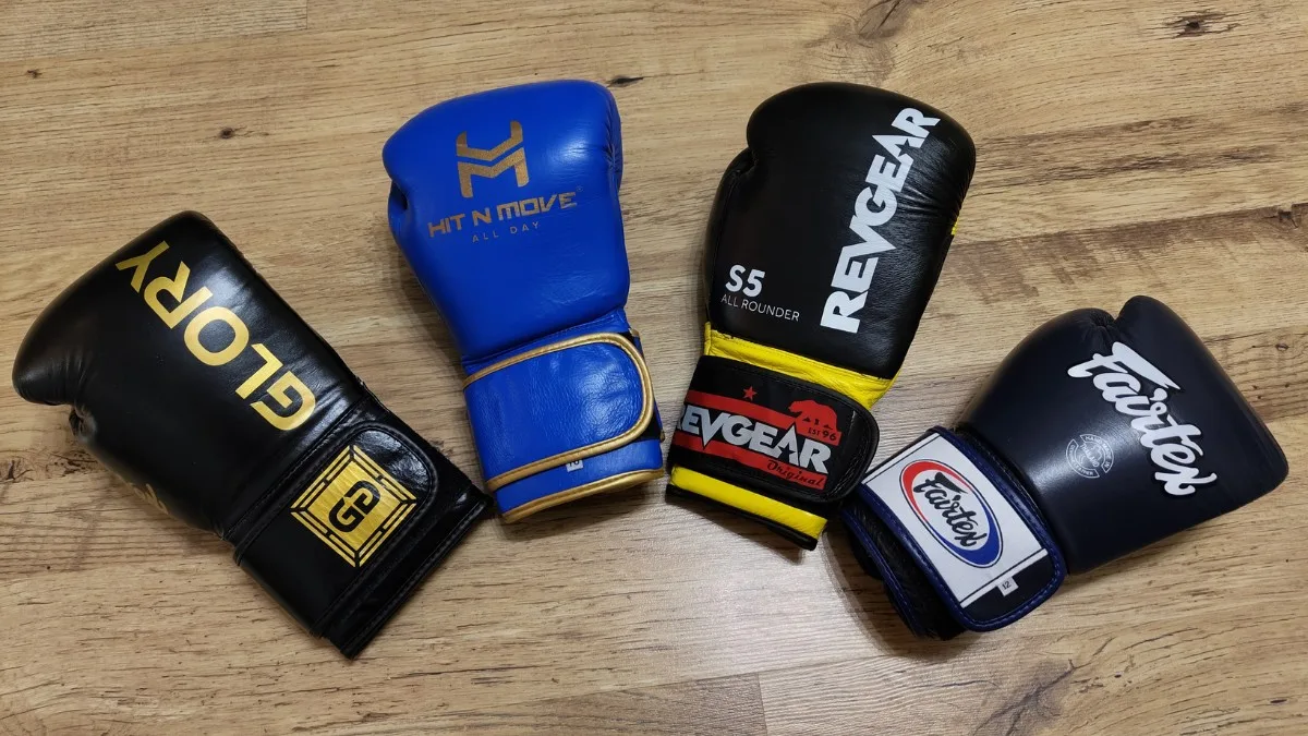 Hayabusa Pro Boxing Gloves - Black - 16oz